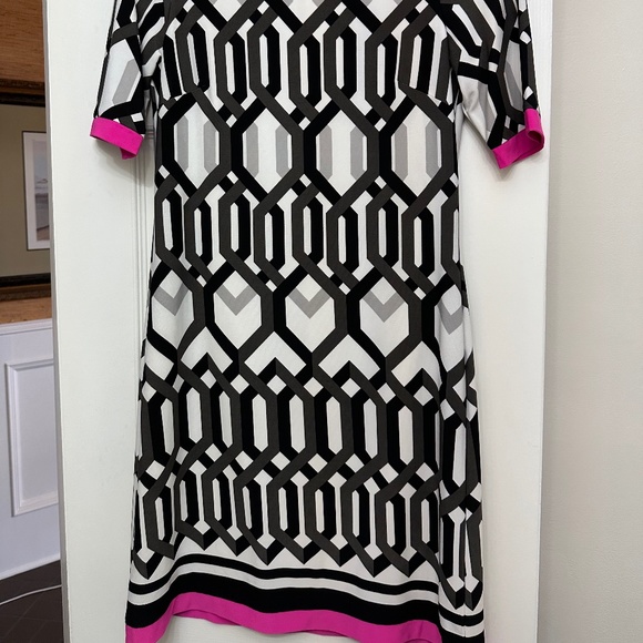 Eliza J Short Sleeved Geometric Print Shift Dress Sz. 4 Black/Pink/Gray/White - Picture 2 of 8